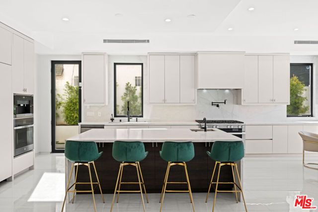 213 N Palm Drive, Beverly Hills, CA 90210