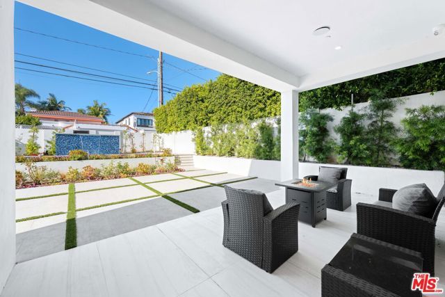 213 N Palm Drive, Beverly Hills, CA 90210