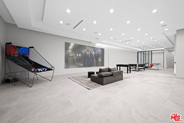 213 N Palm Drive, Beverly Hills, CA 90210