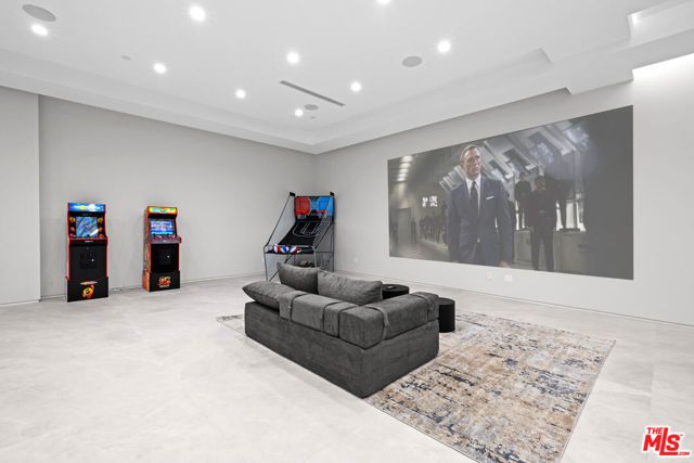 213 N Palm Drive, Beverly Hills, CA 90210