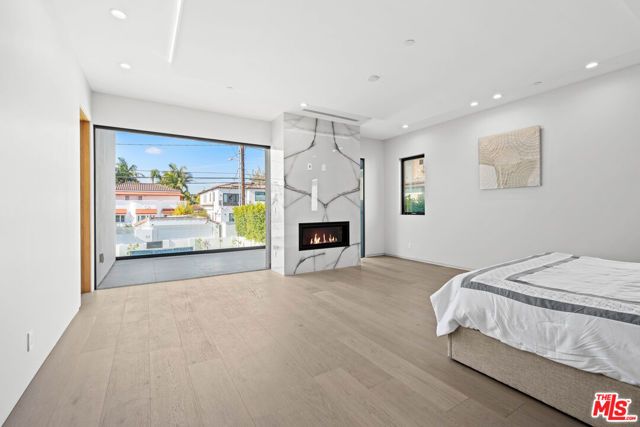 213 N Palm Drive, Beverly Hills, CA 90210