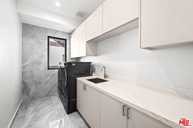 213 N Palm Drive, Beverly Hills, CA 90210