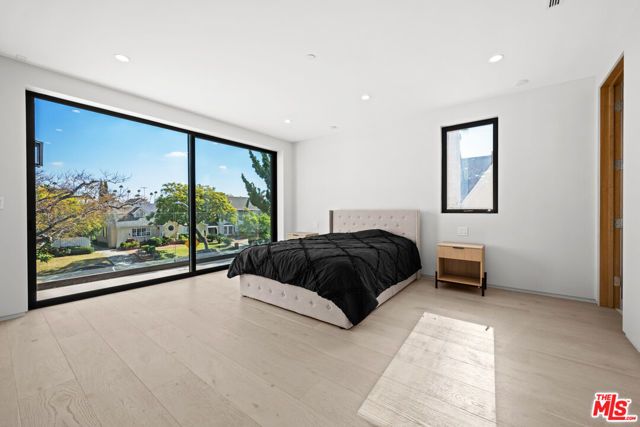 213 N Palm Drive, Beverly Hills, CA 90210