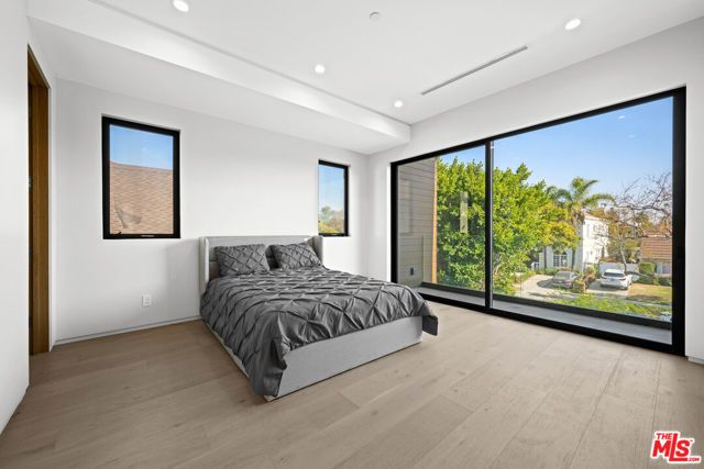 213 N Palm Drive, Beverly Hills, CA 90210