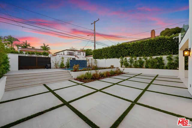 213 N Palm Drive, Beverly Hills, CA 90210