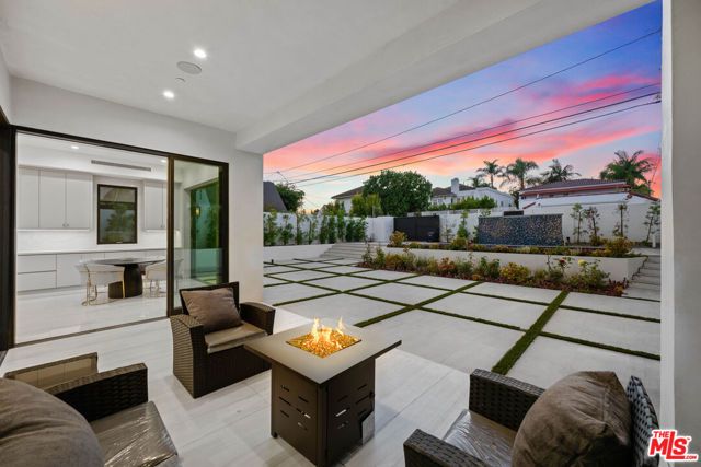 213 N Palm Drive, Beverly Hills, CA 90210