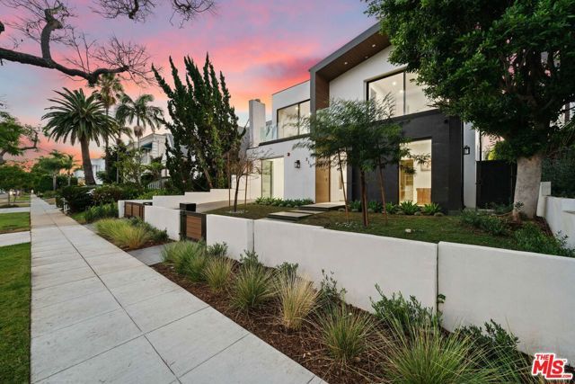 213 N Palm Drive, Beverly Hills, CA 90210