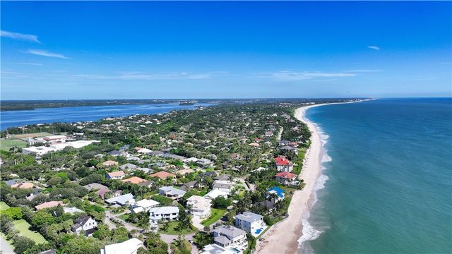 2038 Ocean Ridge Circle, Vero Beach, FL 32963