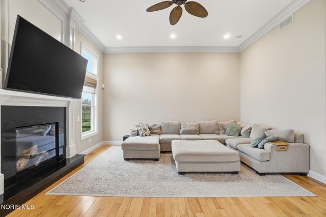 14677 Lake Meadows Drive, Perrysburg, OH 43551