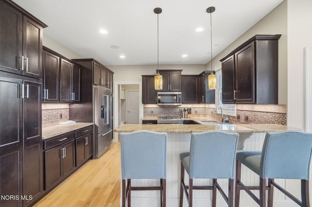 14677 Lake Meadows Drive, Perrysburg, OH 43551