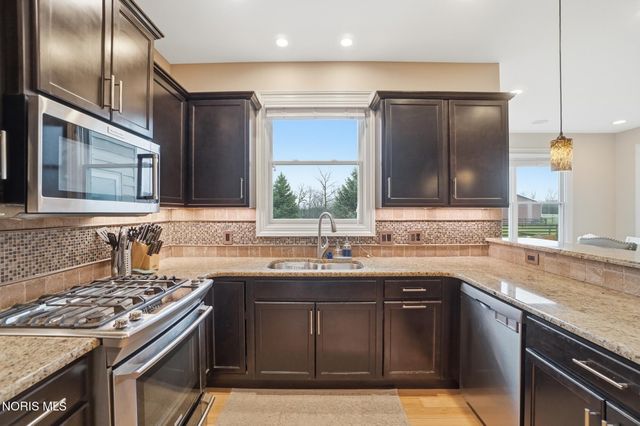 14677 Lake Meadows Drive, Perrysburg, OH 43551