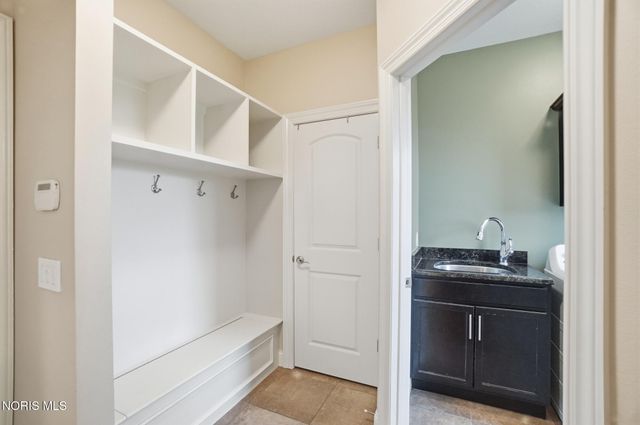 14677 Lake Meadows Drive, Perrysburg, OH 43551