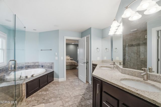 14677 Lake Meadows Drive, Perrysburg, OH 43551