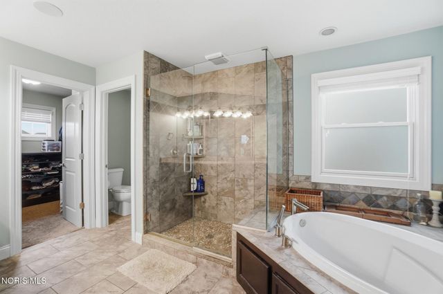 14677 Lake Meadows Drive, Perrysburg, OH 43551