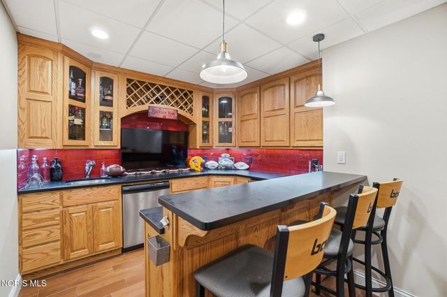 14677 Lake Meadows Drive, Perrysburg, OH 43551