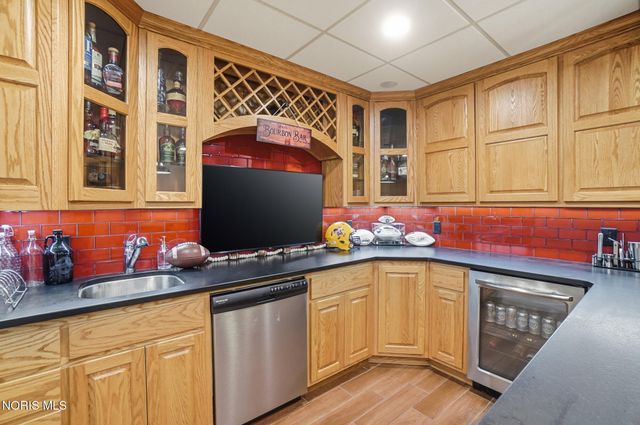 14677 Lake Meadows Drive, Perrysburg, OH 43551