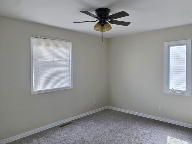 157 S Turkle Ave, Haysville, KS 67060