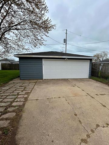 8631 15th AVENUE, Kenosha, WI 53143