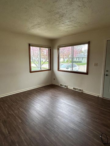 8631 15th AVENUE, Kenosha, WI 53143
