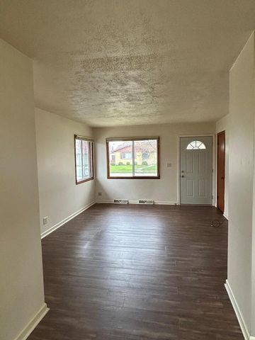 8631 15th AVENUE, Kenosha, WI 53143