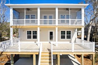 118 SE 9th Street, Oak Island, NC 28465