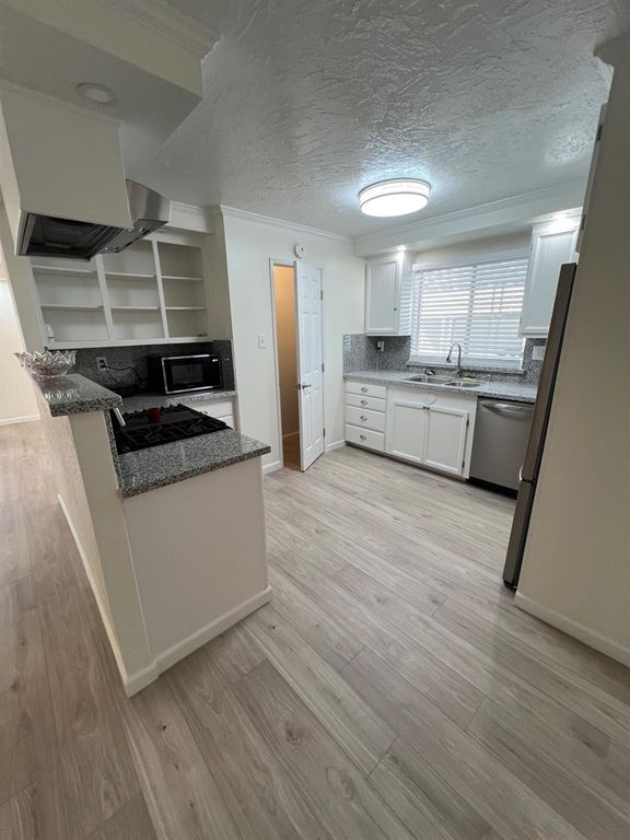 Image 16 of property listing at 2706 W Ashlan Avenue # 239, Fresno, CA 93705