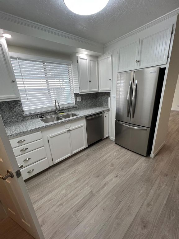 Image 17 of property listing at 2706 W Ashlan Avenue # 239, Fresno, CA 93705