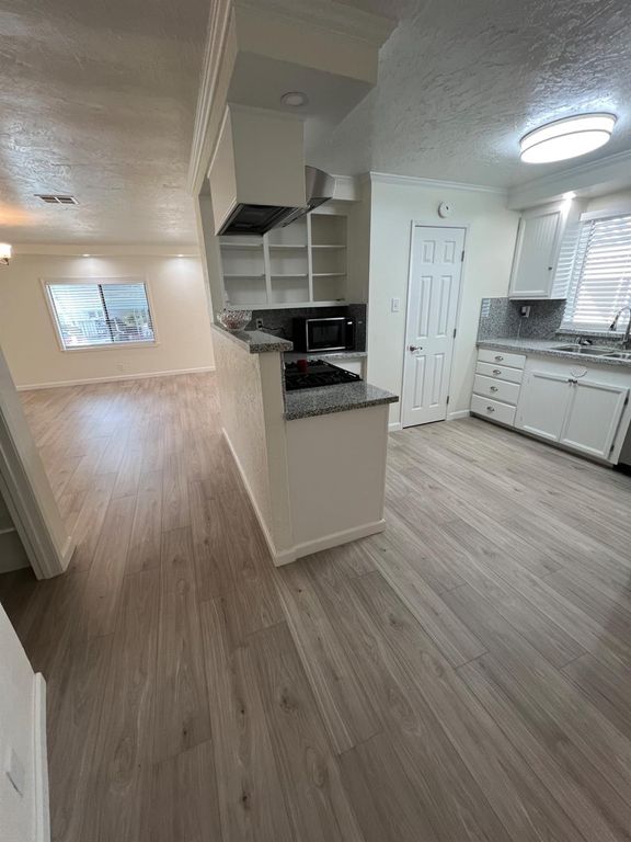 Image 21 of property listing at 2706 W Ashlan Avenue # 239, Fresno, CA 93705