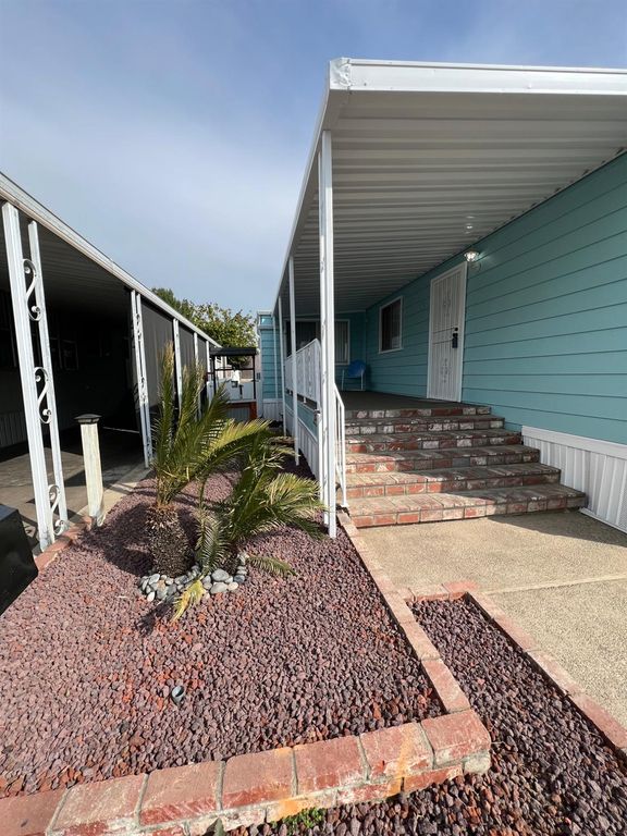 Image 3 of property listing at 2706 W Ashlan Avenue # 239, Fresno, CA 93705