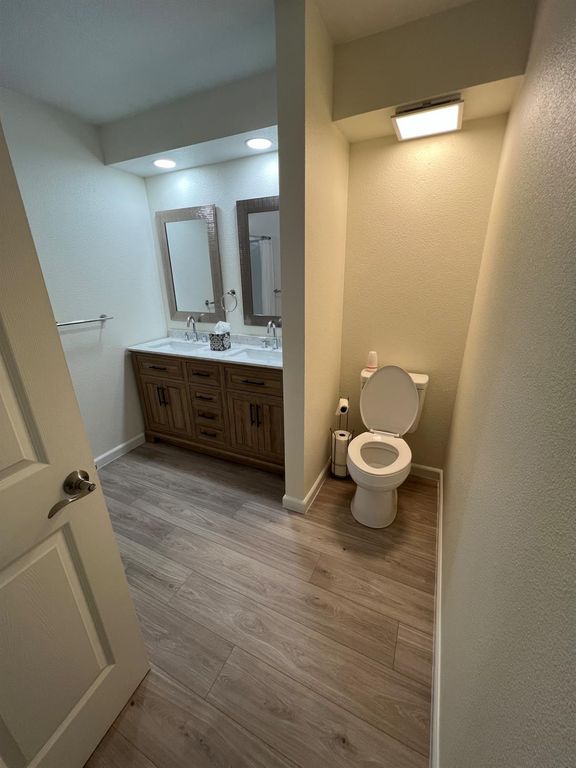 Image 35 of property listing at 2706 W Ashlan Avenue # 239, Fresno, CA 93705