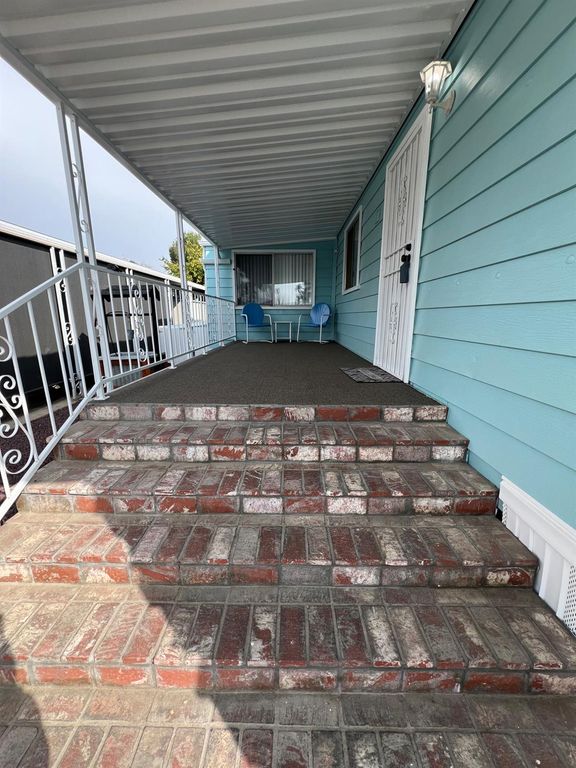 Image 4 of property listing at 2706 W Ashlan Avenue # 239, Fresno, CA 93705