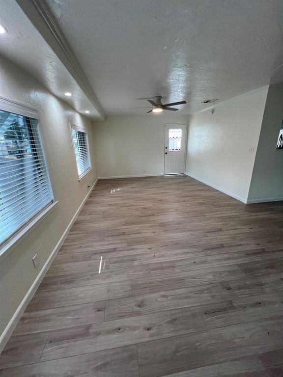 Image 42 of property listing at 2706 W Ashlan Avenue # 239, Fresno, CA 93705