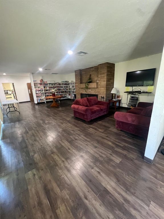 Image 46 of property listing at 2706 W Ashlan Avenue # 239, Fresno, CA 93705