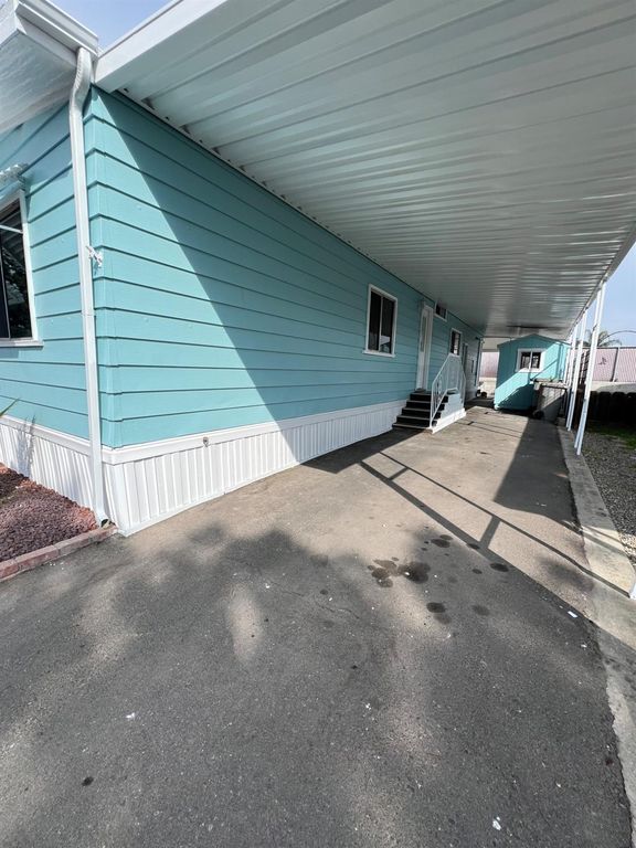 Image 5 of property listing at 2706 W Ashlan Avenue # 239, Fresno, CA 93705