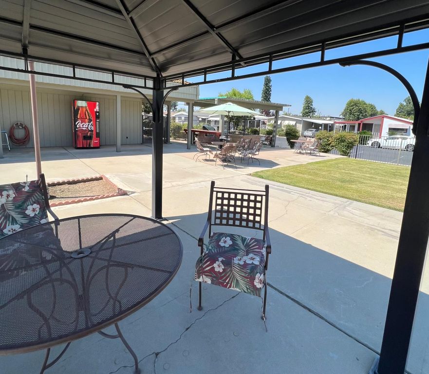 Image 54 of property listing at 2706 W Ashlan Avenue # 239, Fresno, CA 93705