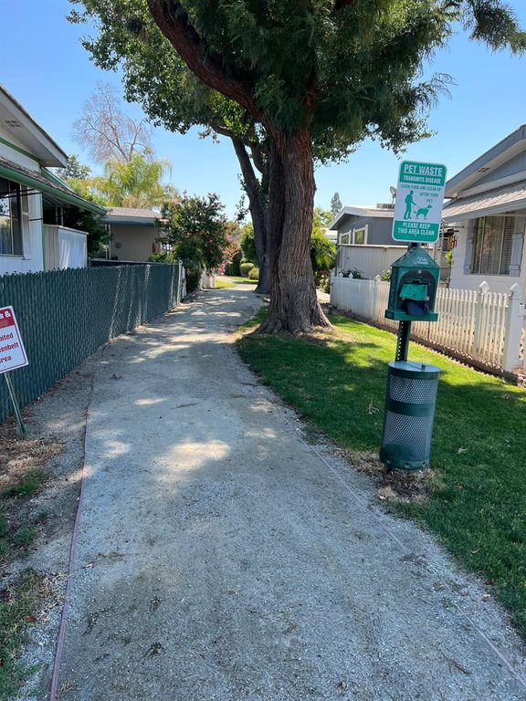 Image 56 of property listing at 2706 W Ashlan Avenue # 239, Fresno, CA 93705