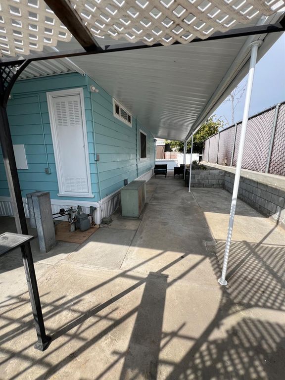 Image 7 of property listing at 2706 W Ashlan Avenue # 239, Fresno, CA 93705