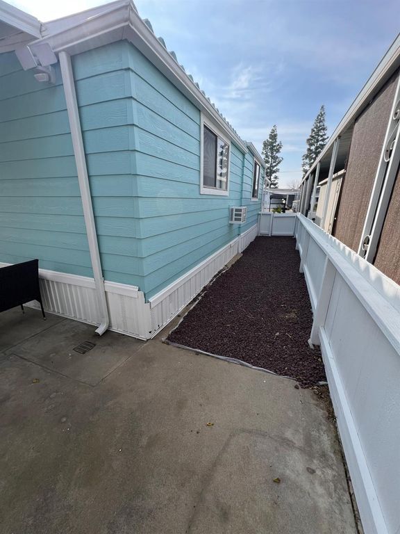 Image 9 of property listing at 2706 W Ashlan Avenue # 239, Fresno, CA 93705