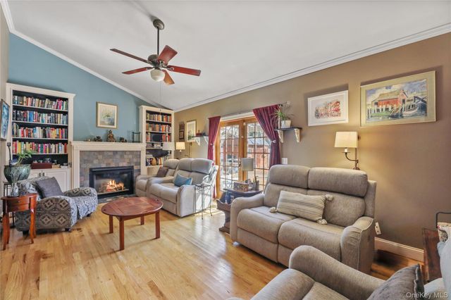 17 Jennifer Path, Westhampton Beach, NY 11978