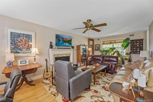 17 Jennifer Path, Westhampton Beach, NY 11978