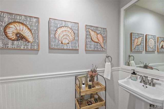 17 Jennifer Path, Westhampton Beach, NY 11978