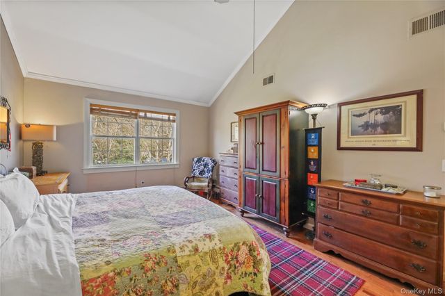 17 Jennifer Path, Westhampton Beach, NY 11978