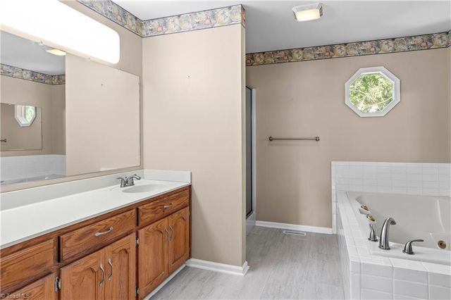 6045 Stone Bluff Drive, Clemmons, NC 27012
