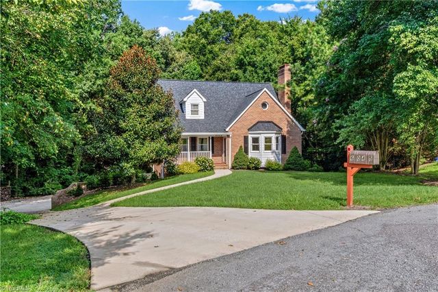 6045 Stone Bluff Drive, Clemmons, NC 27012