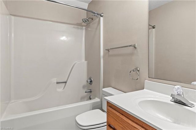 6045 Stone Bluff Drive, Clemmons, NC 27012