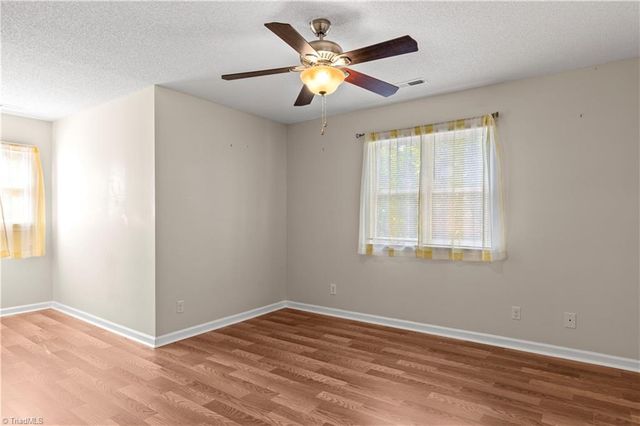 6045 Stone Bluff Drive, Clemmons, NC 27012