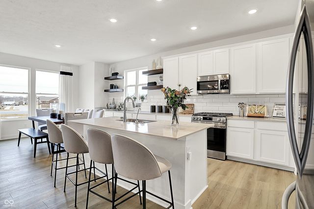 2412 Red Squirrel Way, Zionsville, IN 46077
