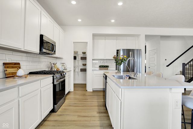 2412 Red Squirrel Way, Zionsville, IN 46077