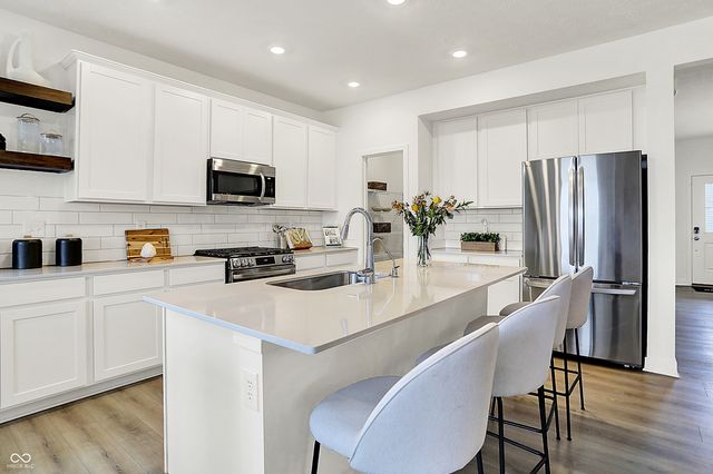 2412 Red Squirrel Way, Zionsville, IN 46077
