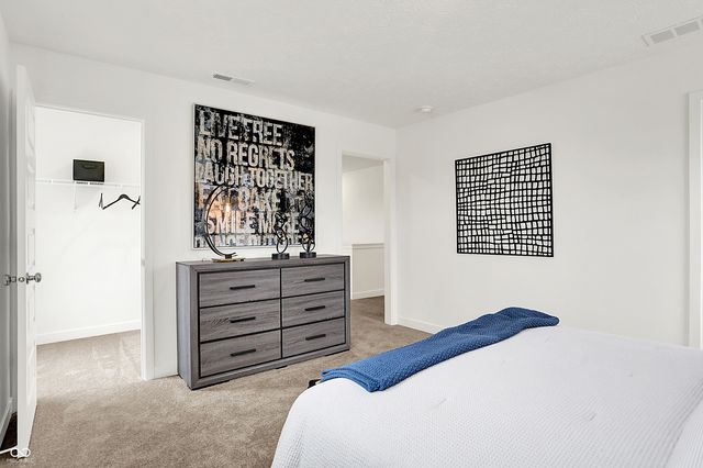 2412 Red Squirrel Way, Zionsville, IN 46077